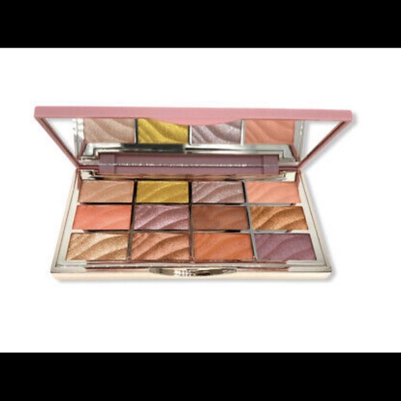 The Velvet Palette - Picture 2 of 4